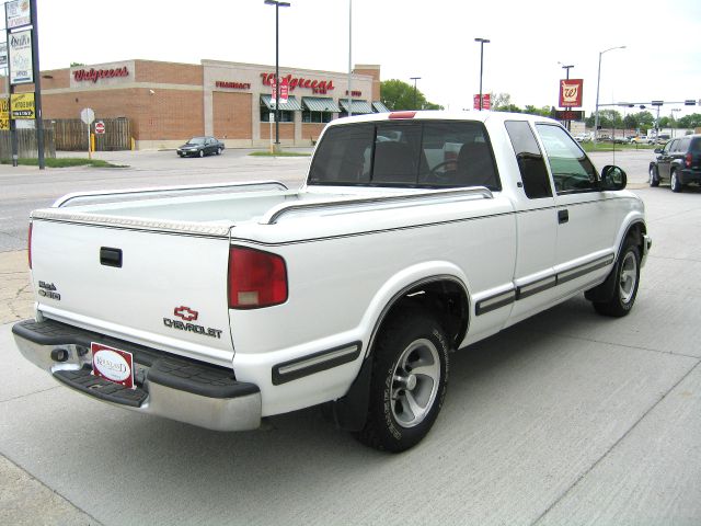 Chevrolet S10 1998 photo 1