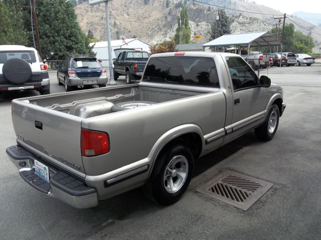 Chevrolet S10 1998 photo 1