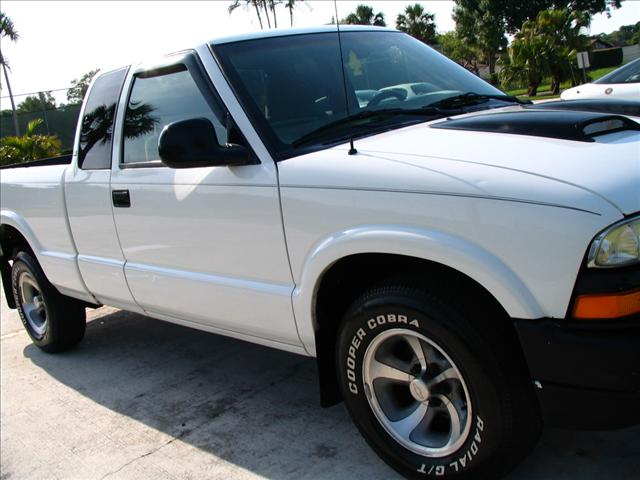 Chevrolet S10 1998 photo 2
