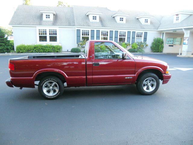 Chevrolet S10 LT With DVD Pickup Truck