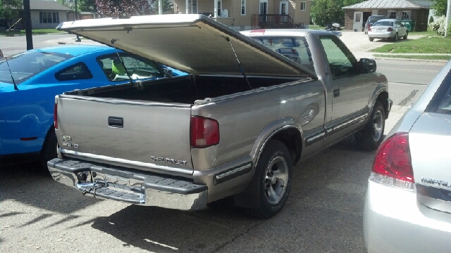 Chevrolet S10 1998 photo 2