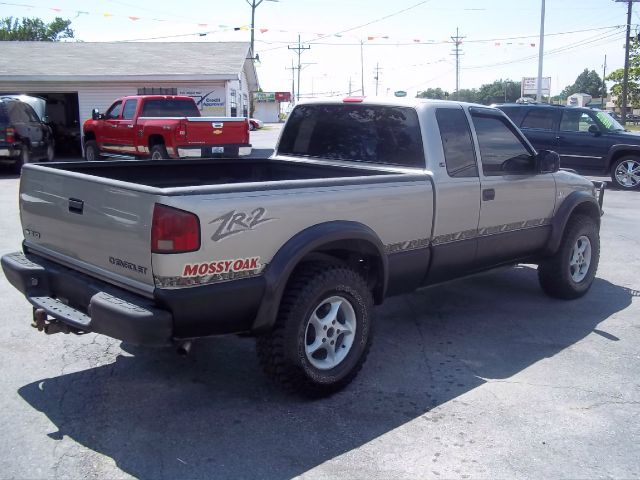 Chevrolet S10 1998 photo 2