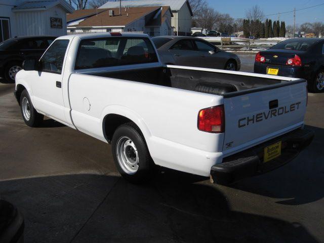 Chevrolet S10 1999 photo 2