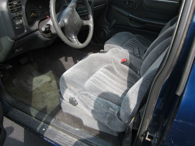 Chevrolet S10 4dr Sdn Auto GLS w/XM Pickup Truck