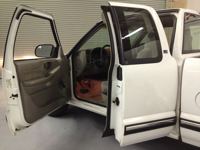 Chevrolet S10 1999 photo 2