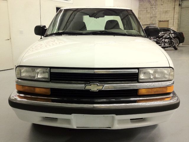 Chevrolet S10 1999 photo 9