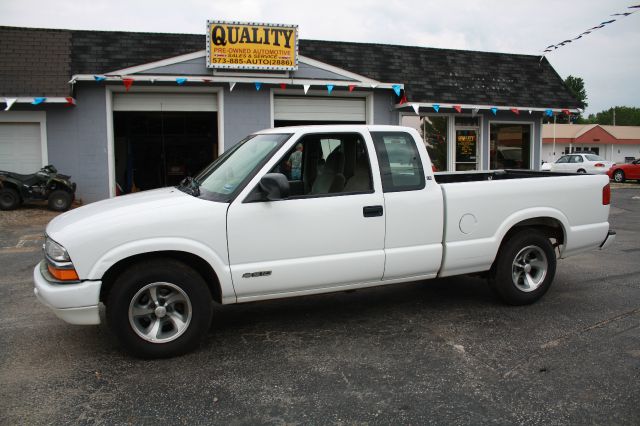 Chevrolet S10 2000 photo 2
