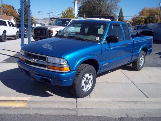 Chevrolet S10 2000 photo 2