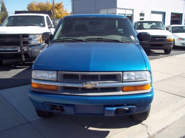 Chevrolet S10 2000 photo 3