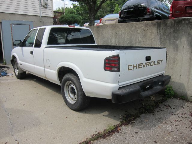 Chevrolet S10 4dr Sdn Auto GLS w/XM Pickup Truck