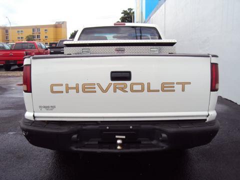 Chevrolet S10 2000 photo 2