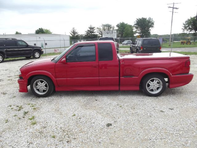 Chevrolet S10 Unicell Box Truck Pickup Truck