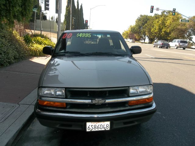 Chevrolet S10 4dr Sdn Auto GLS w/XM Pickup Truck