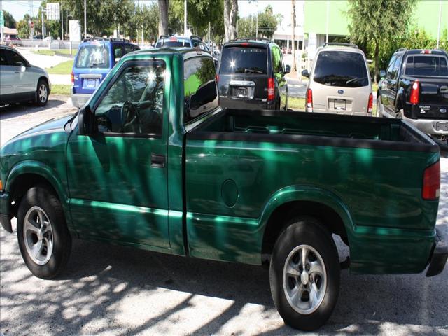 Chevrolet S10 Base Pickup