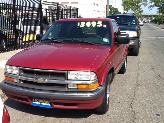 Chevrolet S10 2000 photo 2