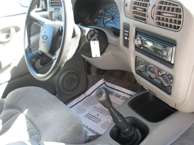 Chevrolet S10 4dr Sdn Auto GLS w/XM Pickup Truck