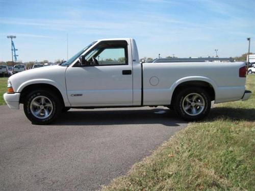 Chevrolet S10 2000 photo 2
