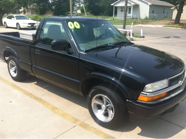 Chevrolet S10 4dr Sdn Auto GLS w/XM Pickup Truck