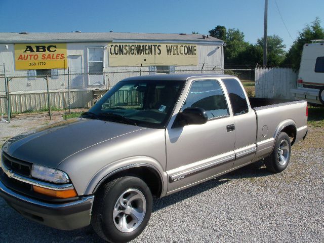 Chevrolet S10 2000 photo 2