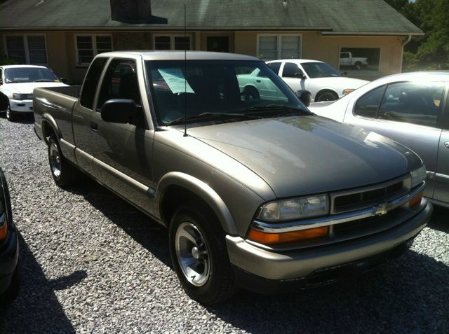 Chevrolet S10 4dr Sdn Auto GLS w/XM Pickup Truck