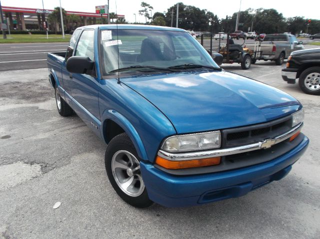 Chevrolet S10 4dr Sdn Auto GLS w/XM Pickup Truck