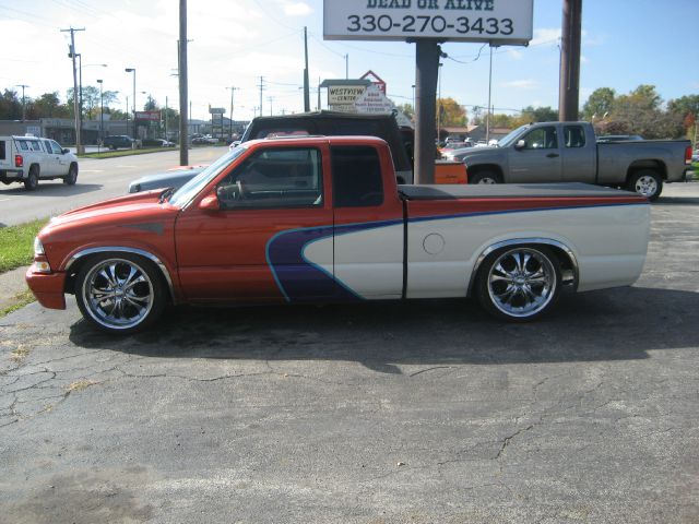 Chevrolet S10 4dr Sdn Auto GLS w/XM Pickup Truck