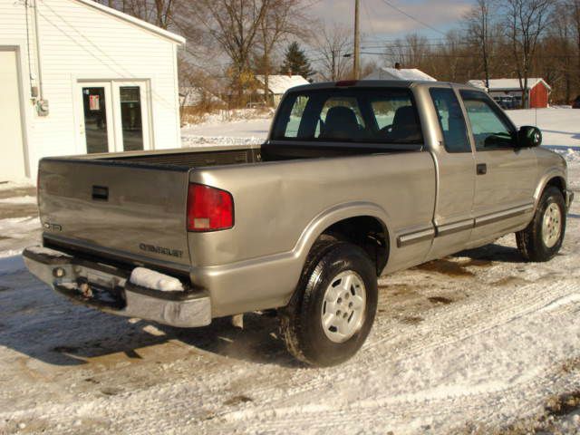 Chevrolet S10 2000 photo 2