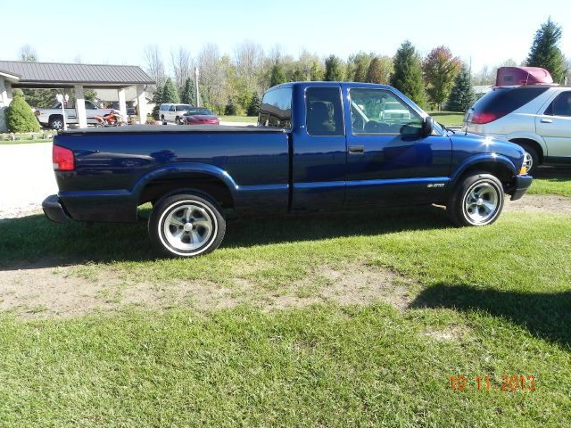 Chevrolet S10 2000 photo 2