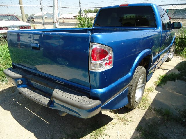 Chevrolet S10 4dr Sdn Auto GLS w/XM Pickup Truck