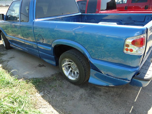 Chevrolet S10 2000 photo 2