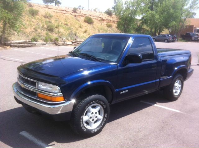 Chevrolet S10 2000 photo 2
