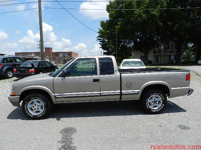 Chevrolet S10 2001 photo 1