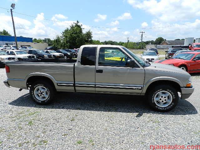 Chevrolet S10 2001 photo 2