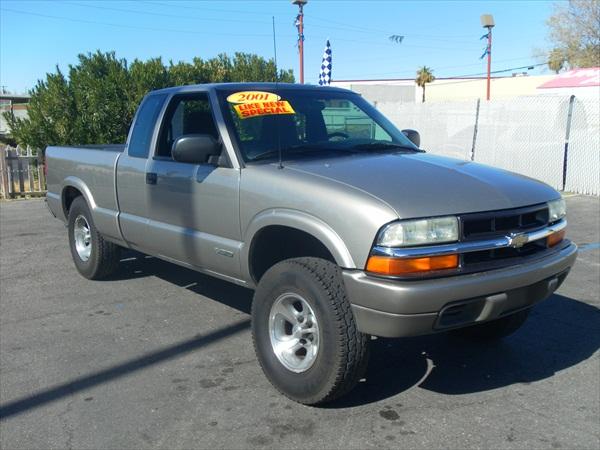 Chevrolet S10 2001 photo 2