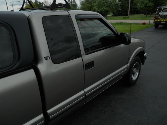 Chevrolet S10 2001 photo 12