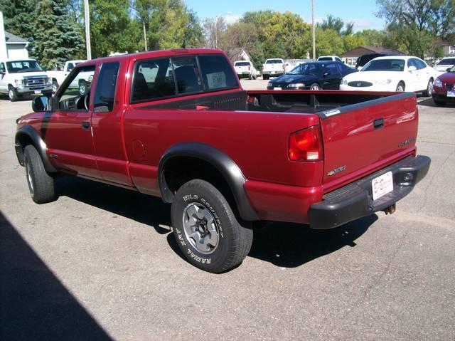 Chevrolet S10 2001 photo 2