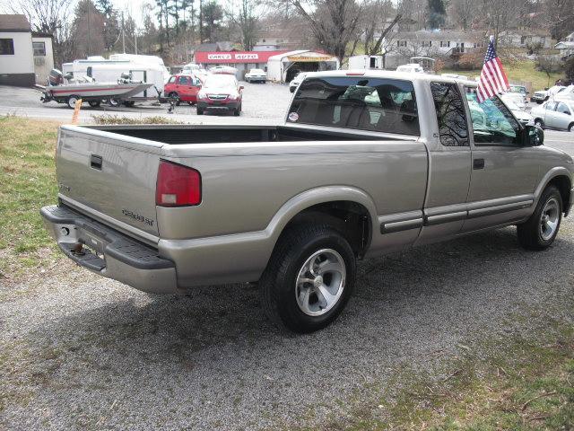 Chevrolet S10 2001 photo 2