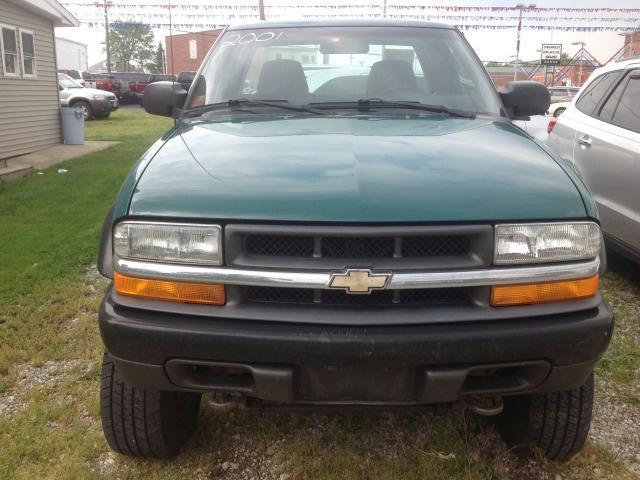 Chevrolet S10 4dr Sdn Auto GLS w/XM Pickup Truck
