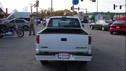 Chevrolet S10 2001 photo 2
