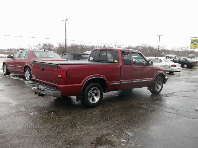 Chevrolet S10 2001 photo 2