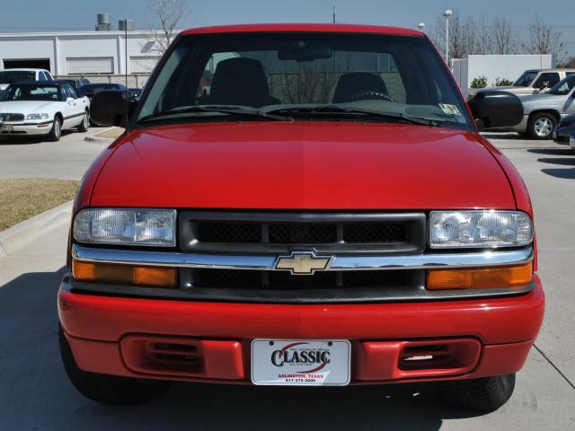 Chevrolet S10 2001 photo 1