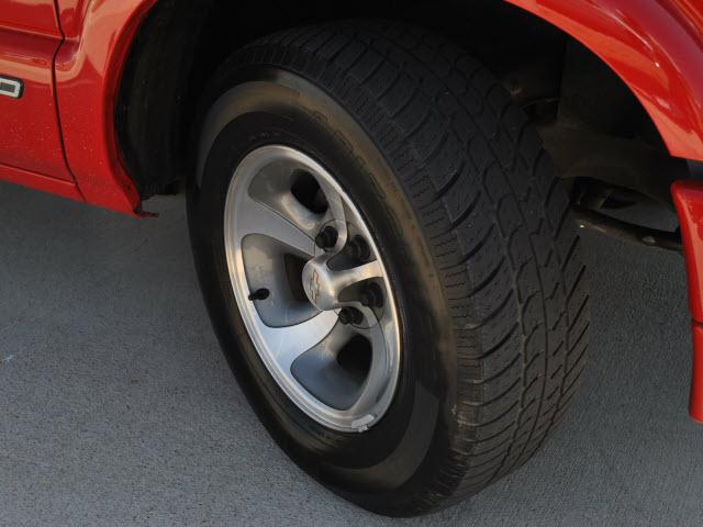 Chevrolet S10 2001 photo 2