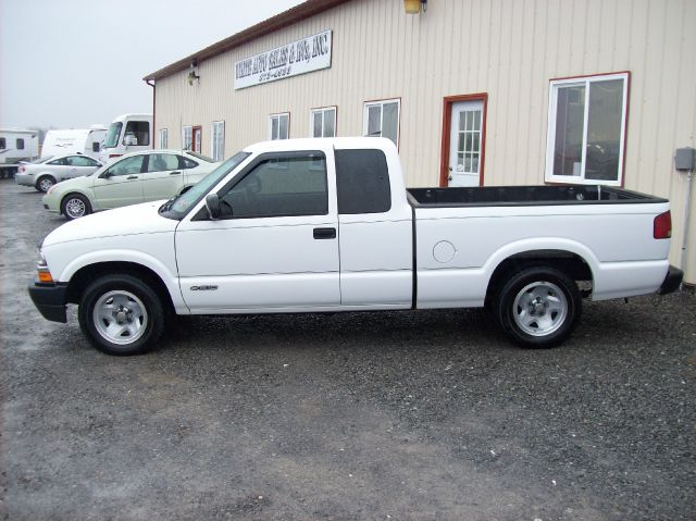 Chevrolet S10 4dr Sdn Auto GLS w/XM Pickup Truck