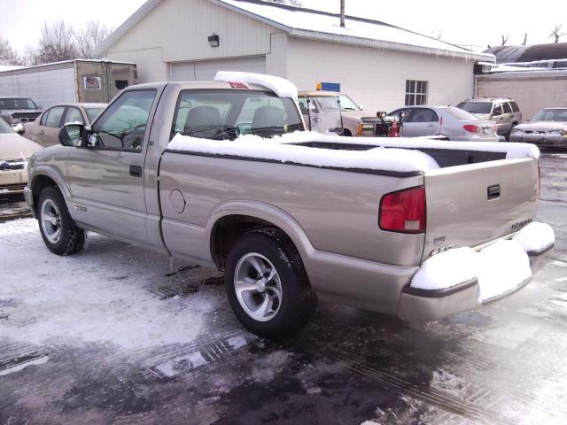 Chevrolet S10 2001 photo 2