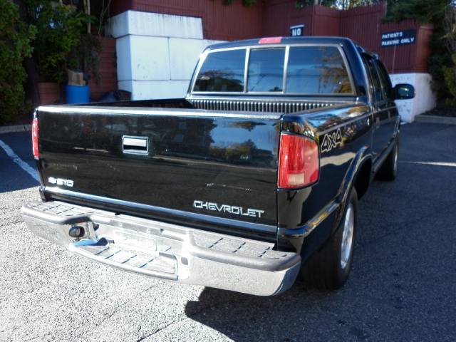 Chevrolet S10 2001 photo 2