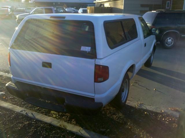 Chevrolet S10 2001 photo 2