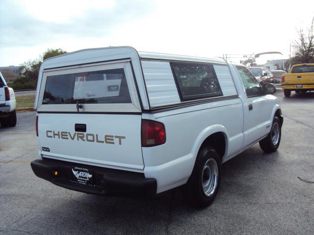 Chevrolet S10 2001 photo 2