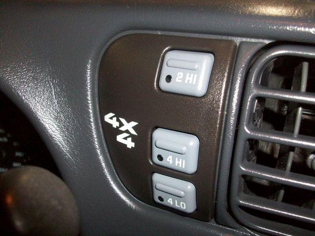 Chevrolet S10 2001 photo 2