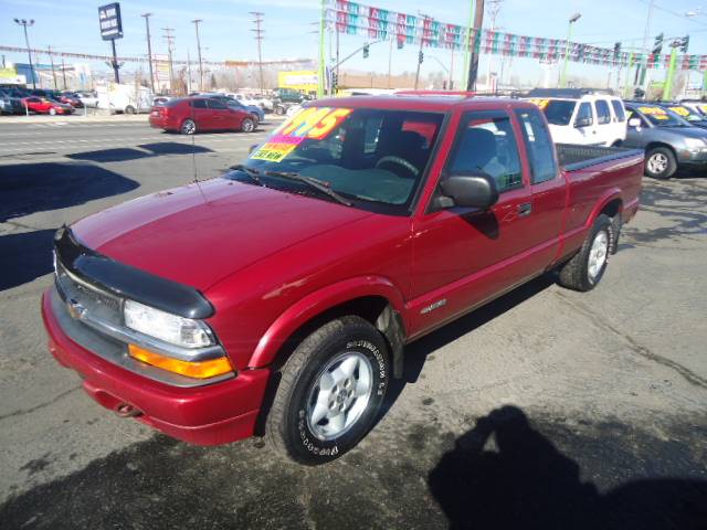 Chevrolet S10 2001 photo 2