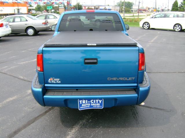 Chevrolet S10 2001 photo 2